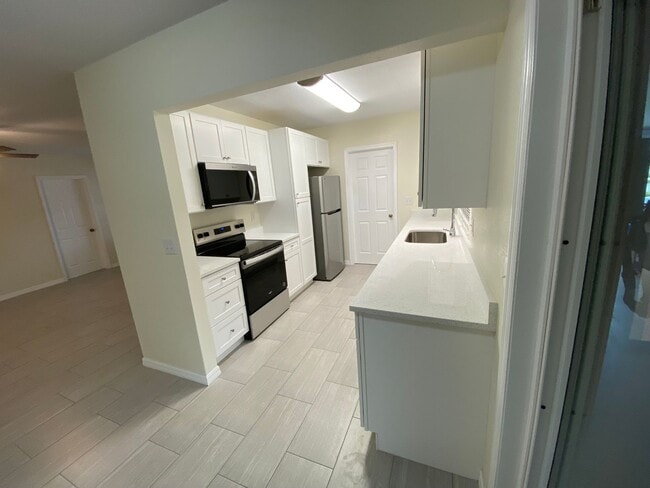 Building Photo - Clean two bedroom two bath with Office and porch