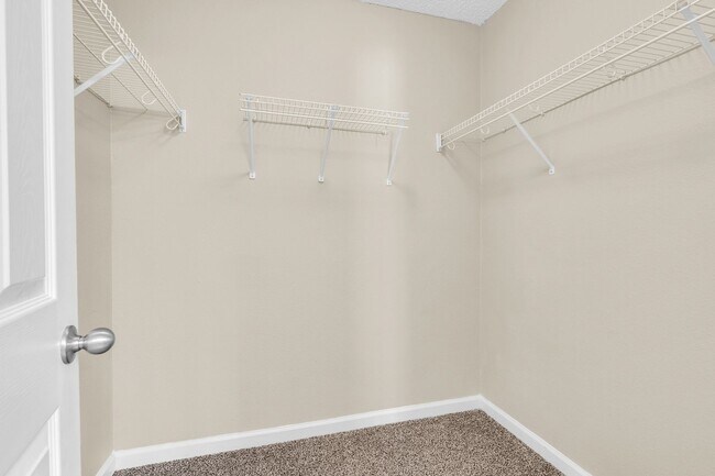 Building Photo - Charming 3-Bed Townhome in Prime Richmond Hill Location!