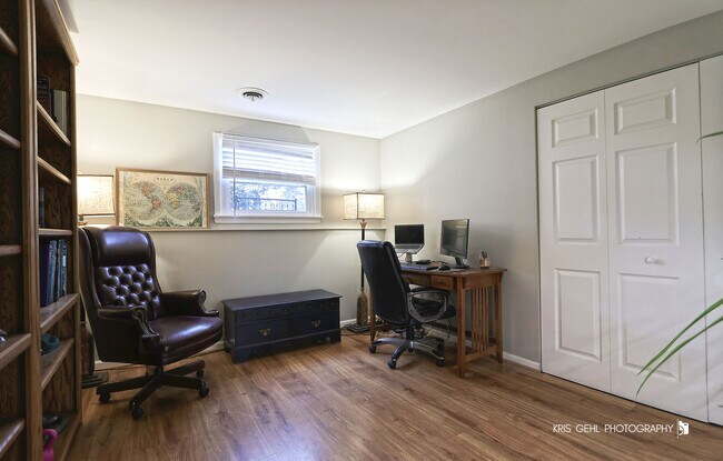 Building Photo - 15417 W Fair Ln