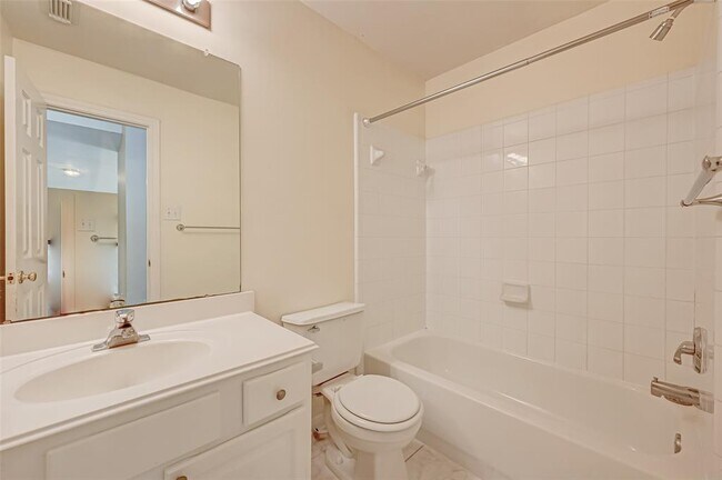 Building Photo - 1606 Maryvale Dr