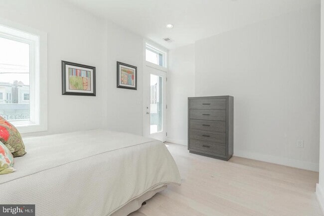 Building Photo - 1352 Quincy St NW