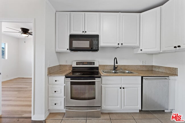 Building Photo - 5870 Benner St