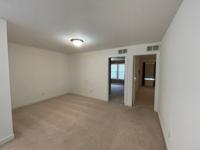 Building Photo - Four Bedroom Home in Kalamazoo