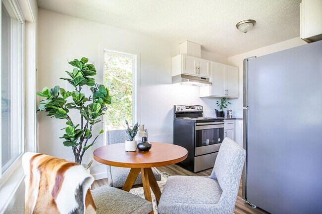 Interior Photo - The Hudson