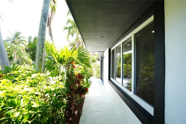 Building Photo - 2573 Conroy Dr