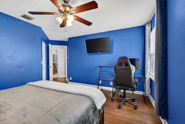 Building Photo - 3738 Old Lighthouse Cir