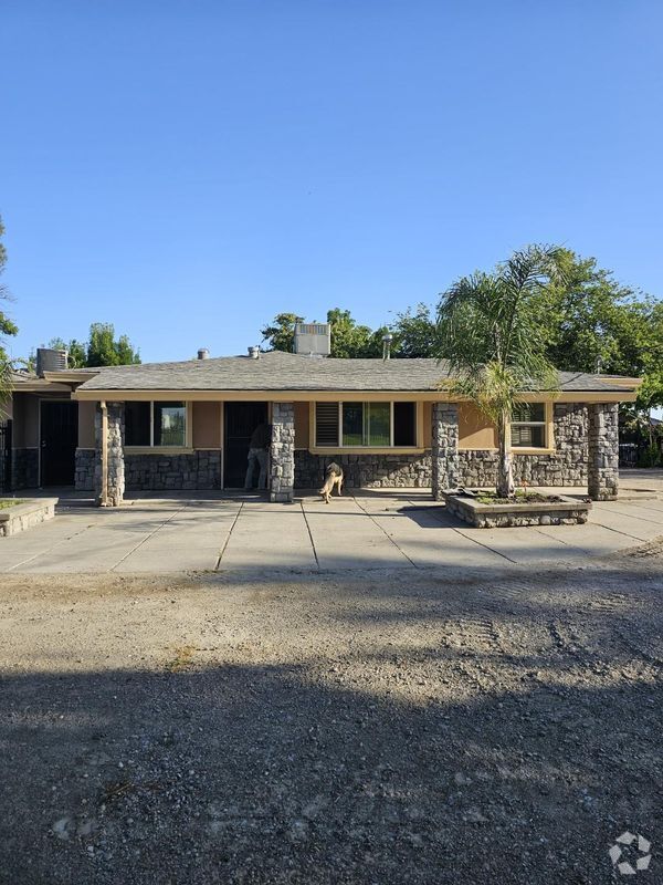 Building Photo - 5096 Maple Rd