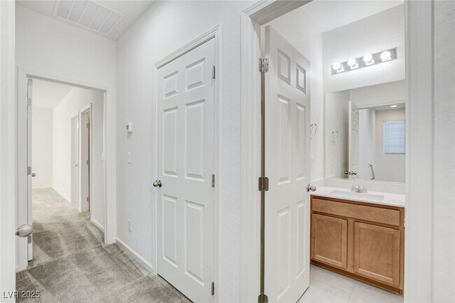 Building Photo - 11680 Hamilton Lk Ave