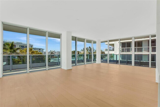 Building Photo - 9221 E Bay Harbor Dr