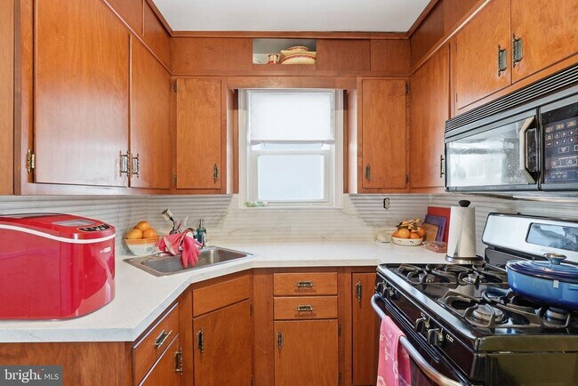 Building Photo - 1411 S Pollard St