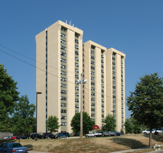 Building Photo - Lowry Tower