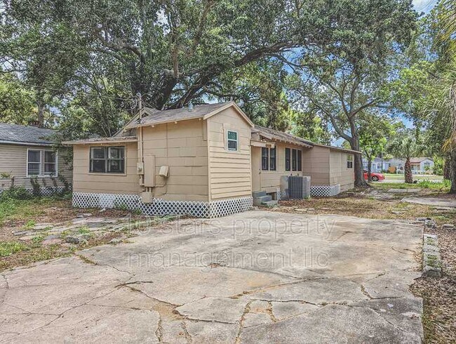 Building Photo - 2705 4th St S