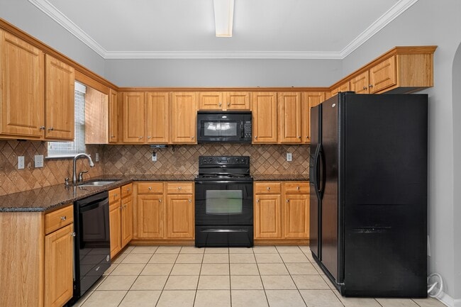 Building Photo - 265 Oxmoor Pl