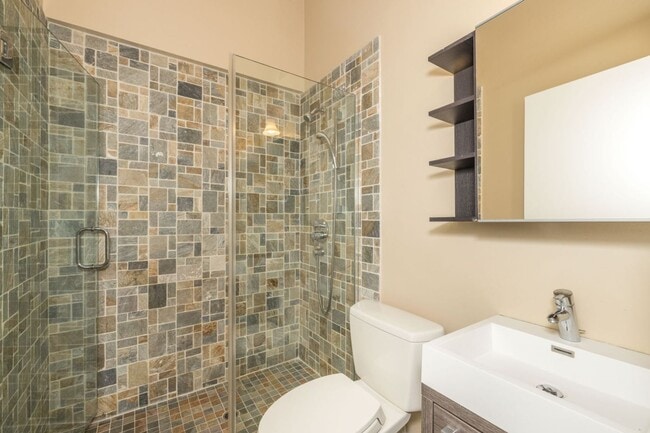 Building Photo - Elegant 3 Bed 2 Bath Home, Beautifully Remodeled in 2011