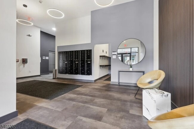 Building Photo - 49 S Day St