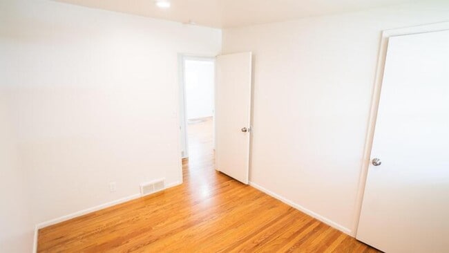 Building Photo - 5558 S Somerset Way