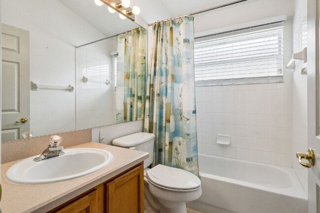 Building Photo - 2645 Oneida Loop
