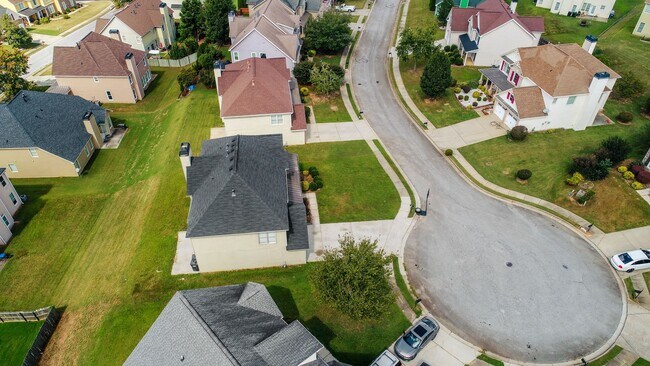 Building Photo - Beautiful large 4-bedroom home