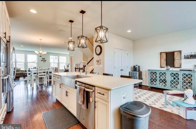 Building Photo - 42440 Dogwood Glen Square