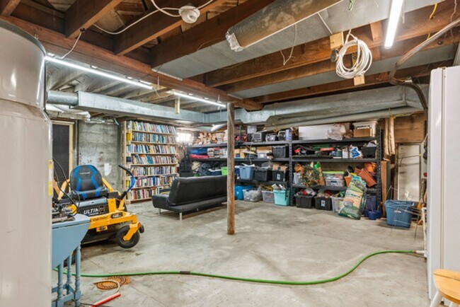 Building Photo - Furnished Country Home For Rent