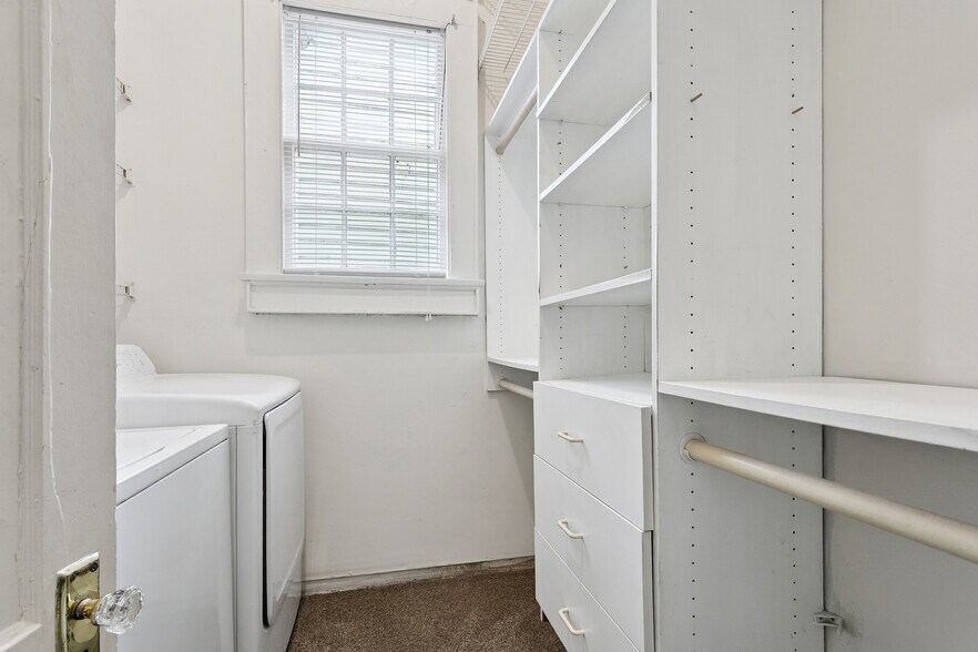 Building Photo - 1533 Dublin St