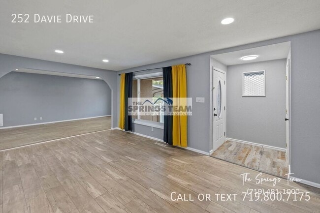 Building Photo - 252 Davie Dr