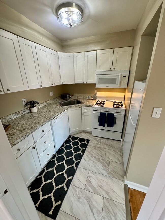 Building Photo - 1 Bedroom - Grandview Area