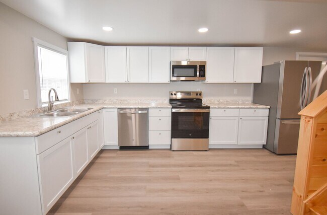 Building Photo - RTSA25-27