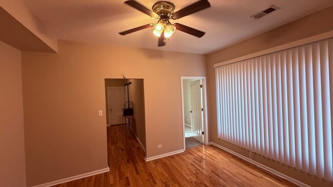 Building Photo - 4055 S Calumet Ave