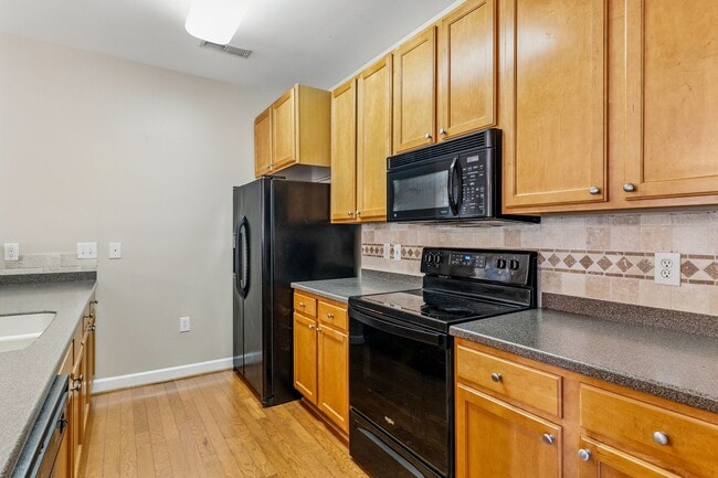 Building Photo - 2 bedroom at Brookside Condos