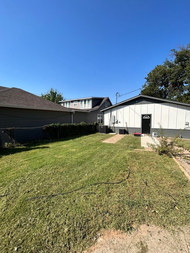 Building Photo - 2754 W Twelfth St