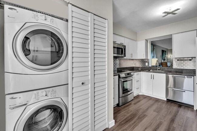 Building Photo - 14623 Bonaire Blvd