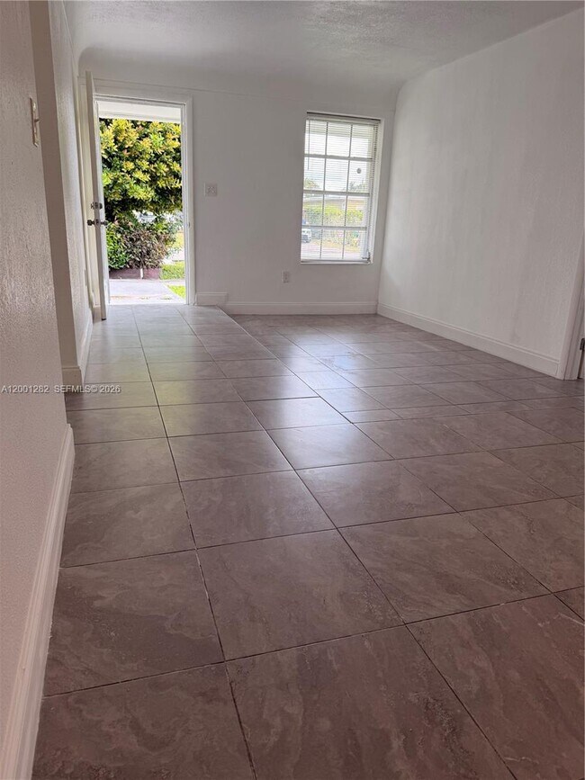 Building Photo - 6613 Evergreen Dr