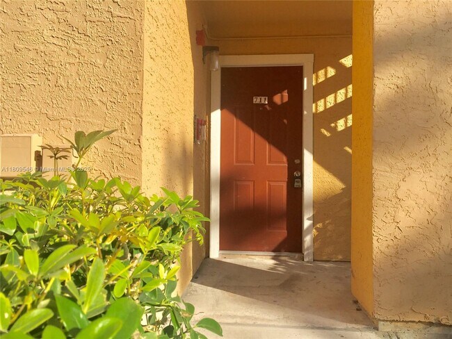 Building Photo - 10440 SW 156th Ct