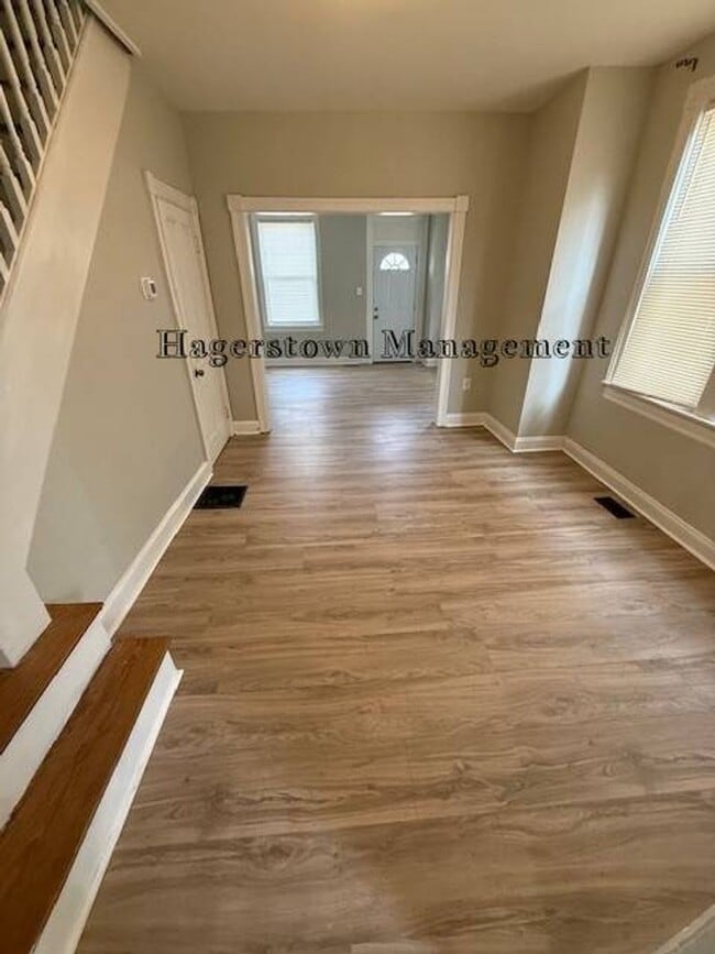 Building Photo - Duplex - South End