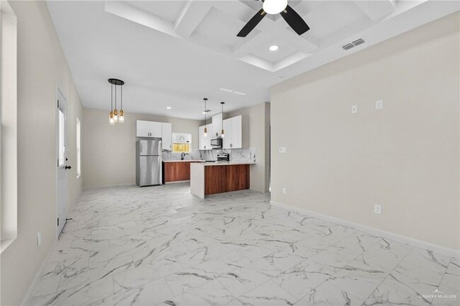 Building Photo - 17 Selena St