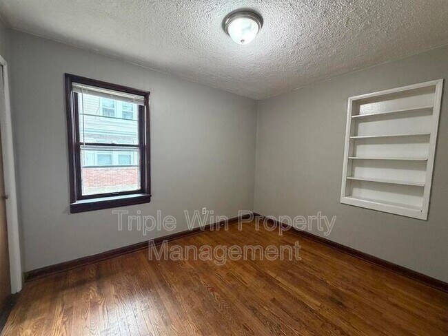 Building Photo - 8126 Albin Ave