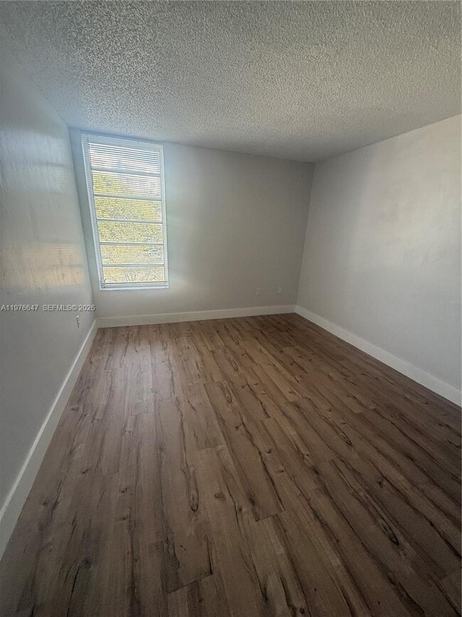 Building Photo - 8820 Fontainebleau Blvd