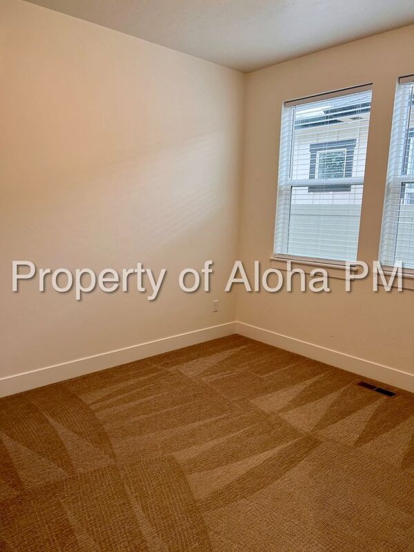 Building Photo - 496 N Emma Ave