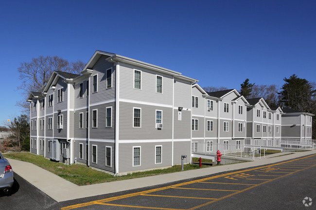 Building Photo - Greenbrier Village