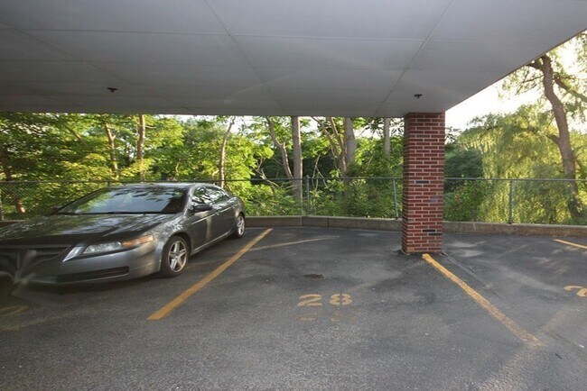 Building Photo - 209 Riverview Ave