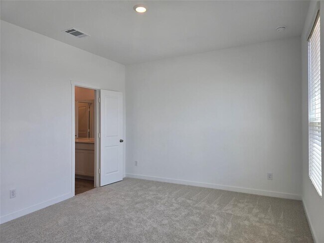 Building Photo - 229 Mets Wy