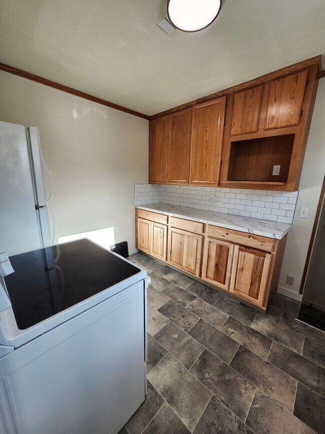 Building Photo - Pet Friendly, Fully Fenced Richland Duplex!