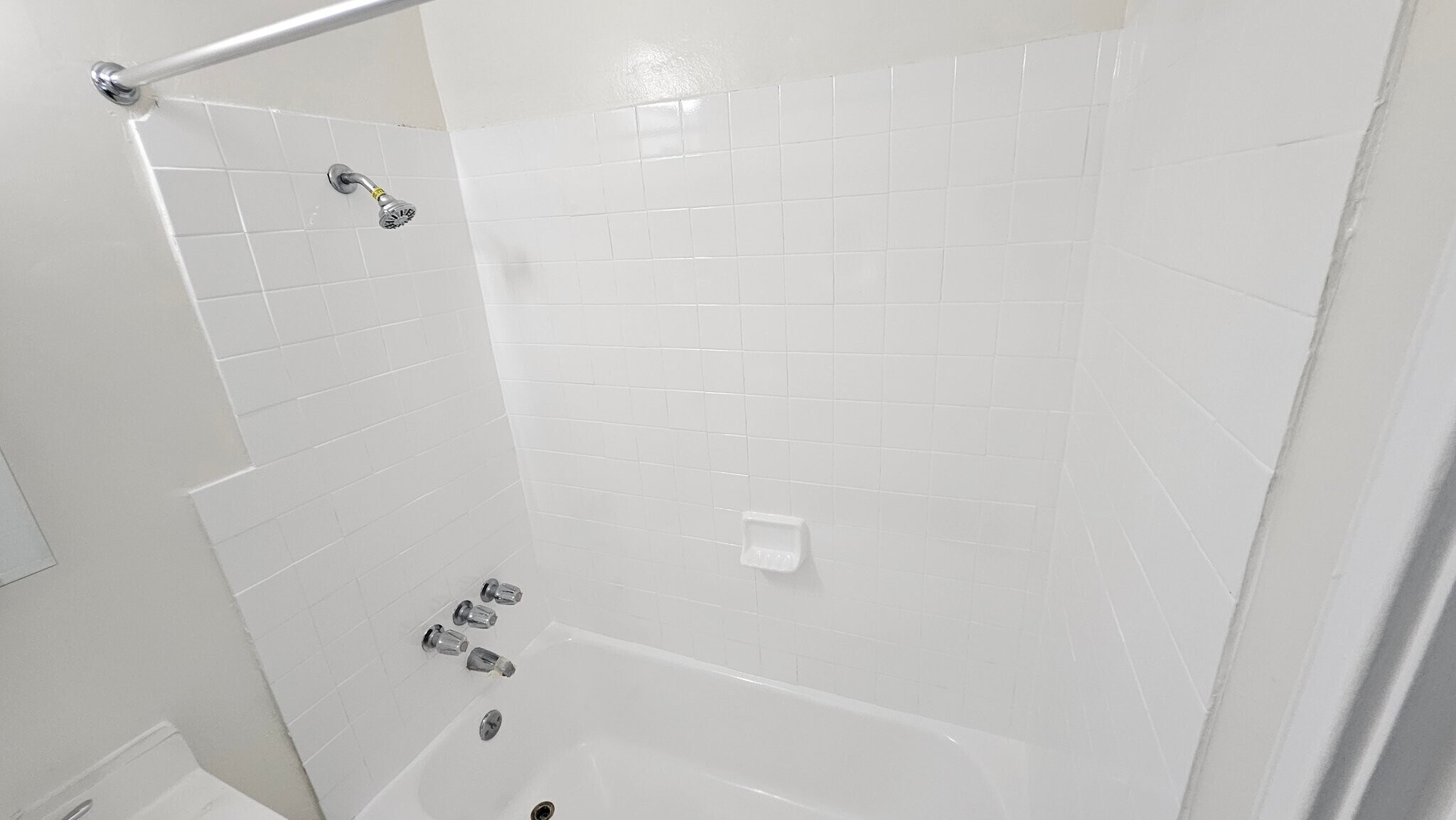 Building Photo - 527 Alexandria Ave