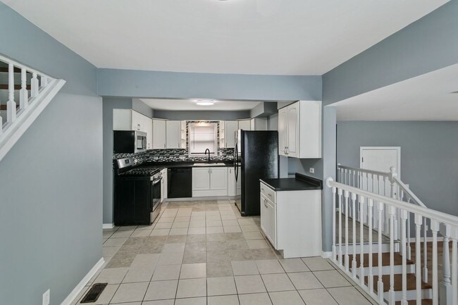 Building Photo - 14500 Sawyer Ave