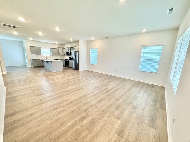 Building Photo - 4 br 2.5 ba home in the Kensington community  READY May 20TH  Close to I-85
