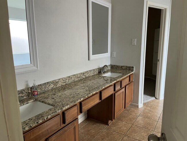 Building Photo - 12610 Bethany Bay Dr