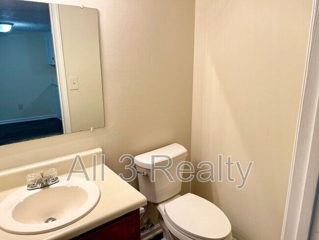 Building Photo - 310 S Jeff Davis Dr