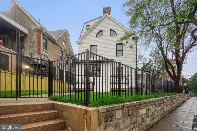 Building Photo - 3901 New Hampshire Ave NW