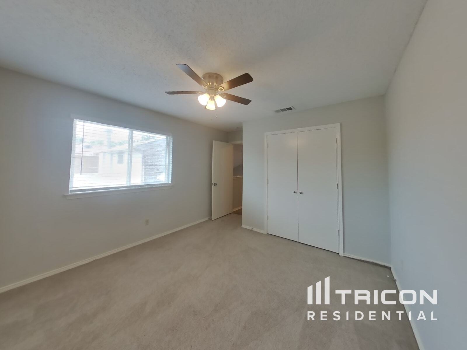 Building Photo - 1611 Sunset Village Dr